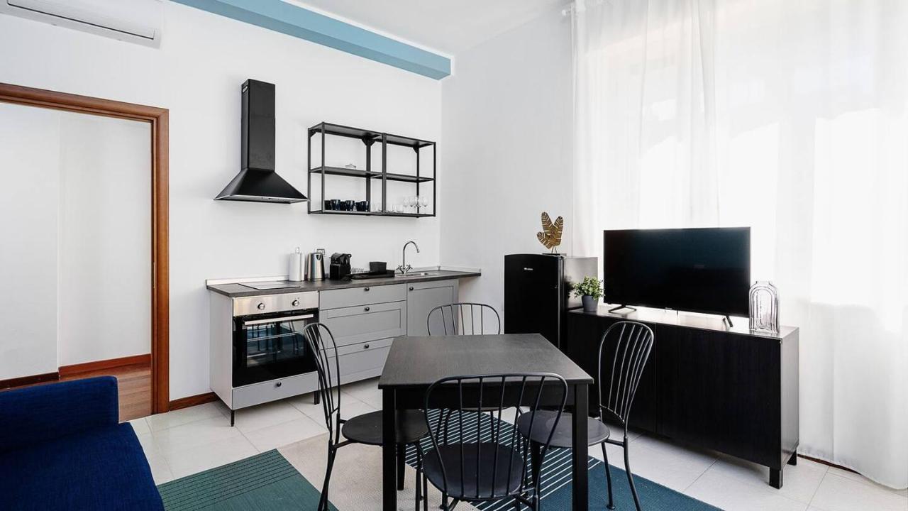 Appartamento Blue City Paradise - Renovated Apt In Center Milano Esterno foto